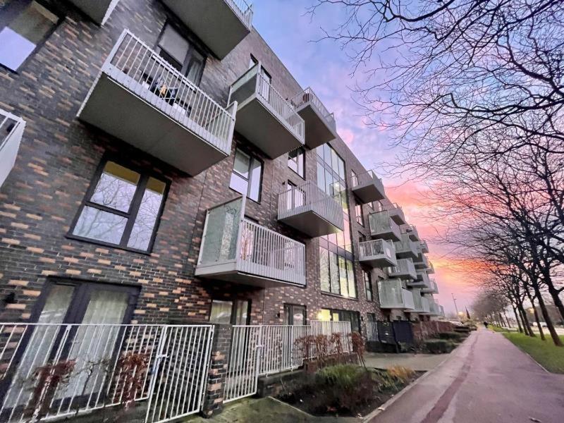 Classy Campbell Park Apartment, Balcony & Free Parking Milton Keynes Ngoại thất bức ảnh